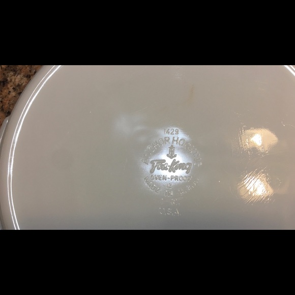 Fire King Milk Glass Casserole Dish 1QT - Picture 5 of 6